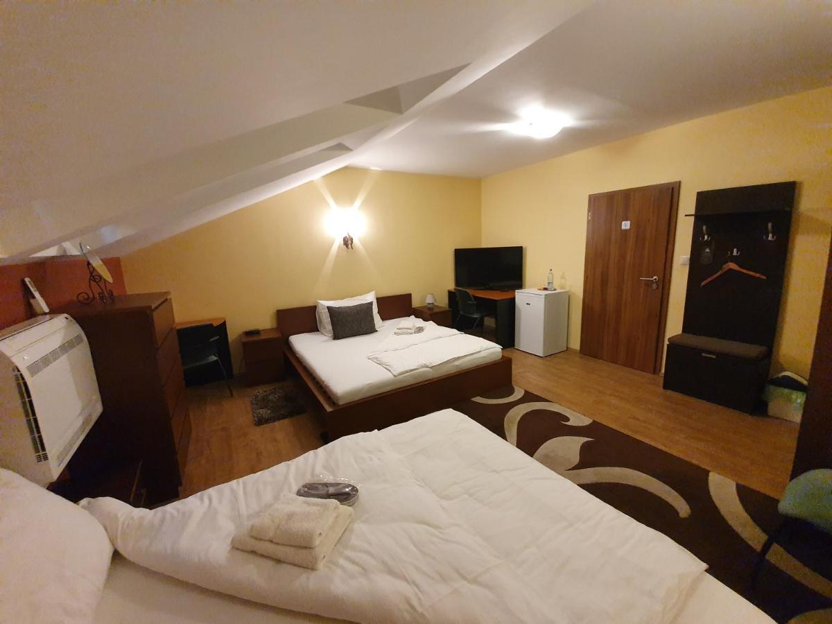 Agropenzion 7Divov Dolna Krupa Luaran gambar