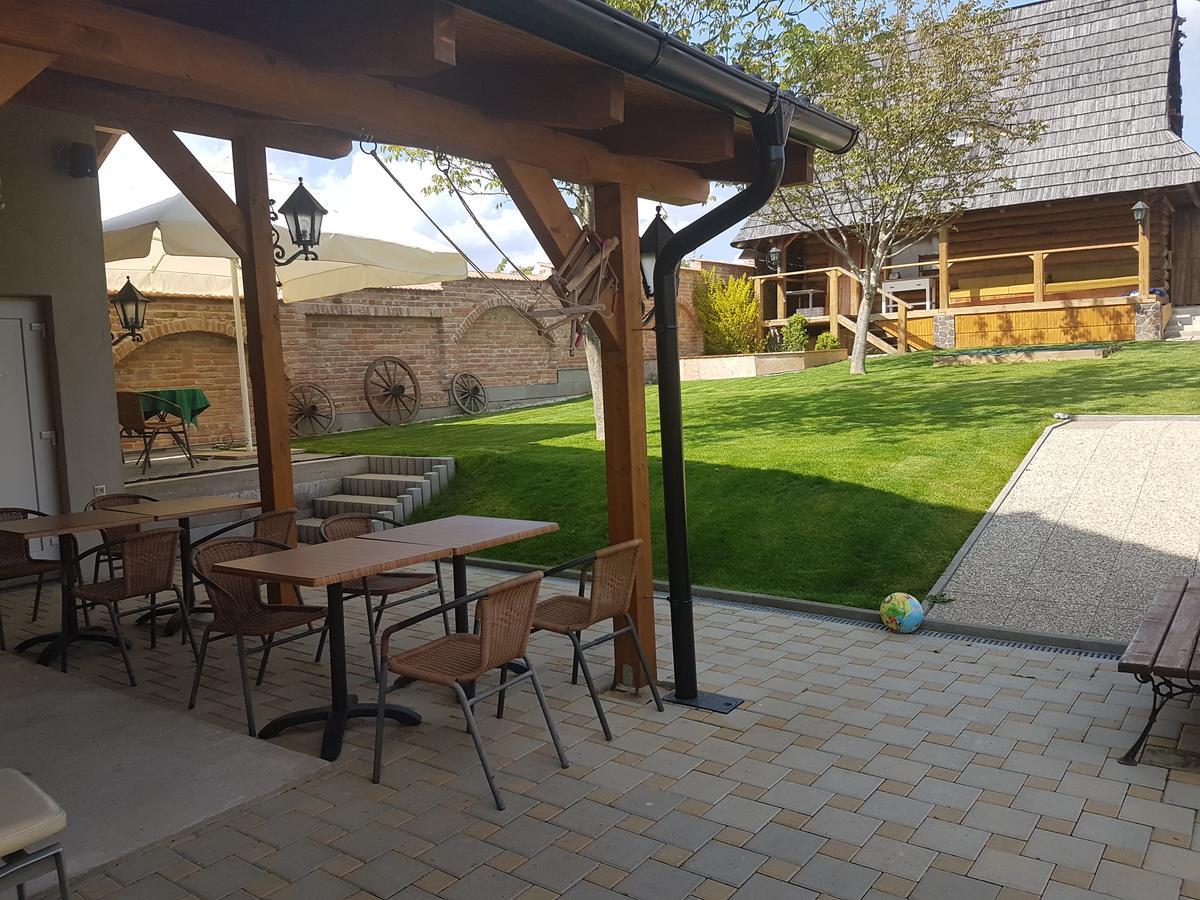 Agropenzion 7Divov Dolna Krupa Luaran gambar