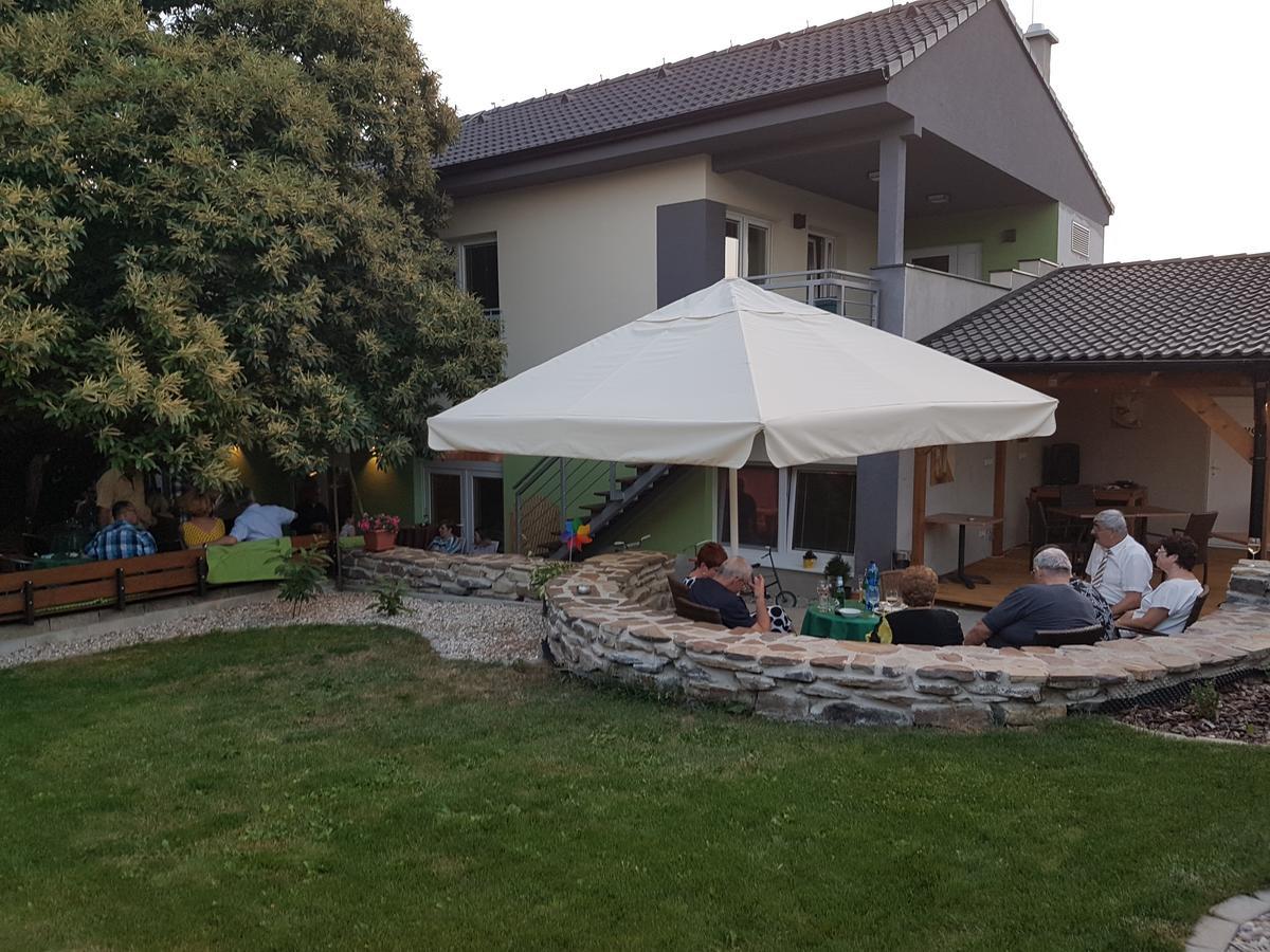 Agropenzion 7Divov Dolna Krupa Luaran gambar